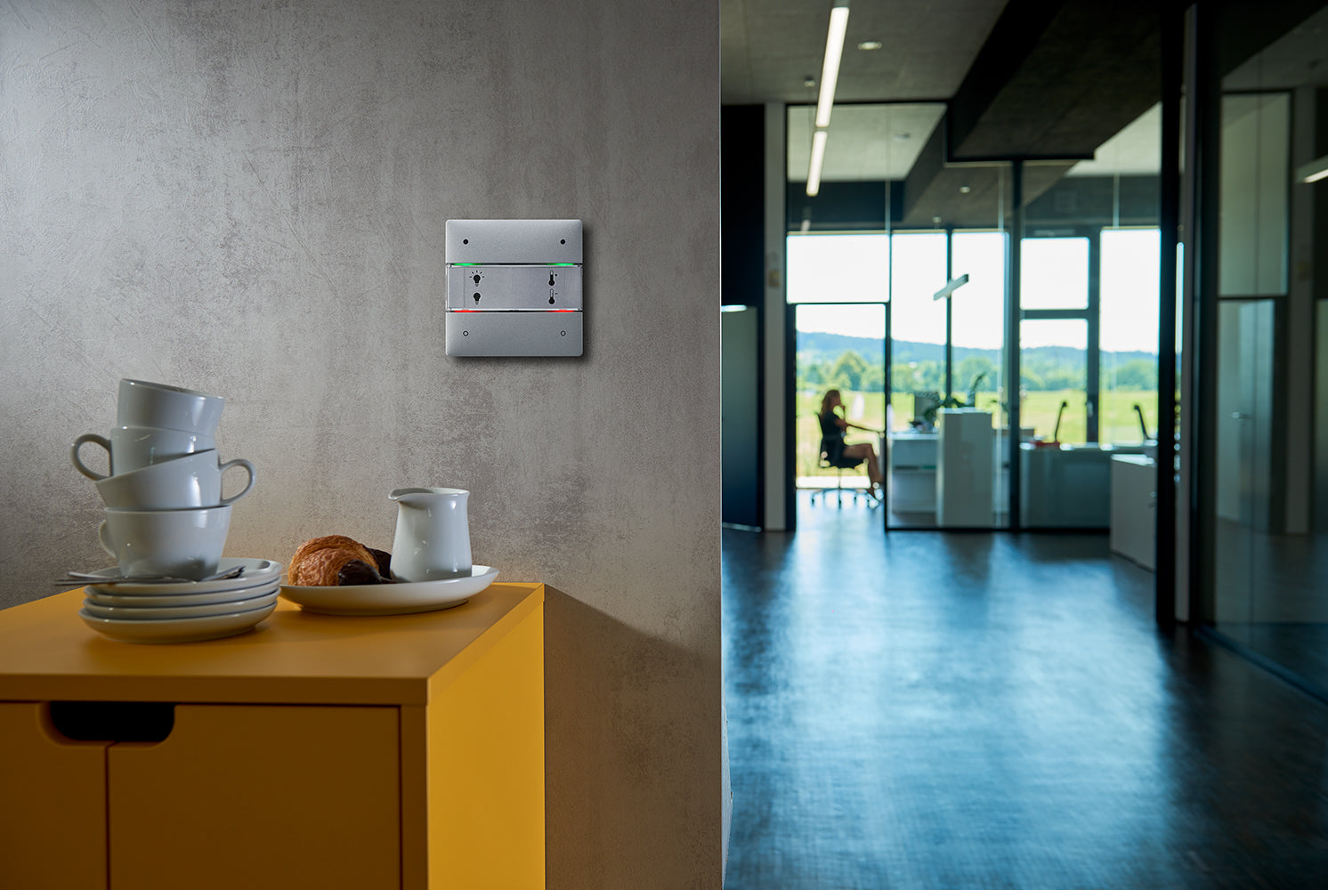 THEBEN KNX-Tastsensor mit 4 Tasten und 4 Status-LEDs, integrierter Temperatursensor, KNX Data Secure, Farbe silber