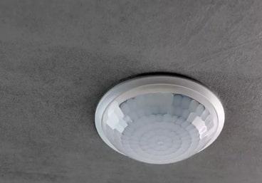 THEBEN 1030201 PIRA T8-2 DE Pohybové a přítomnostní čidlo, vnitřní, montáž do stropu, kruhový rozsah detekce 360°, 2 kanály, bílé