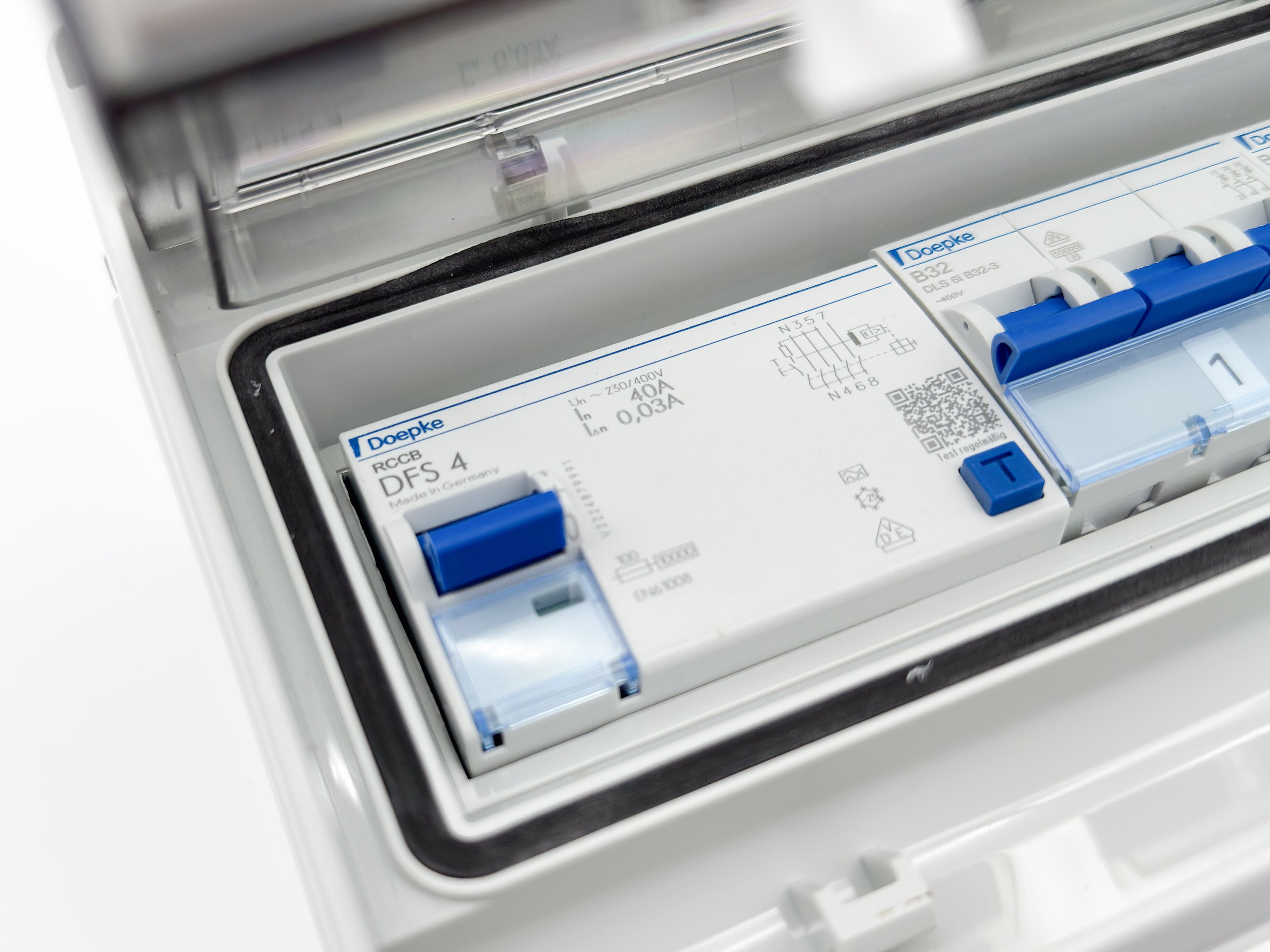 ELSYBOX P692F01030F Zásuvková skříň 1x CEE 32 A, 3× 230V, jištěná, s chráničem
