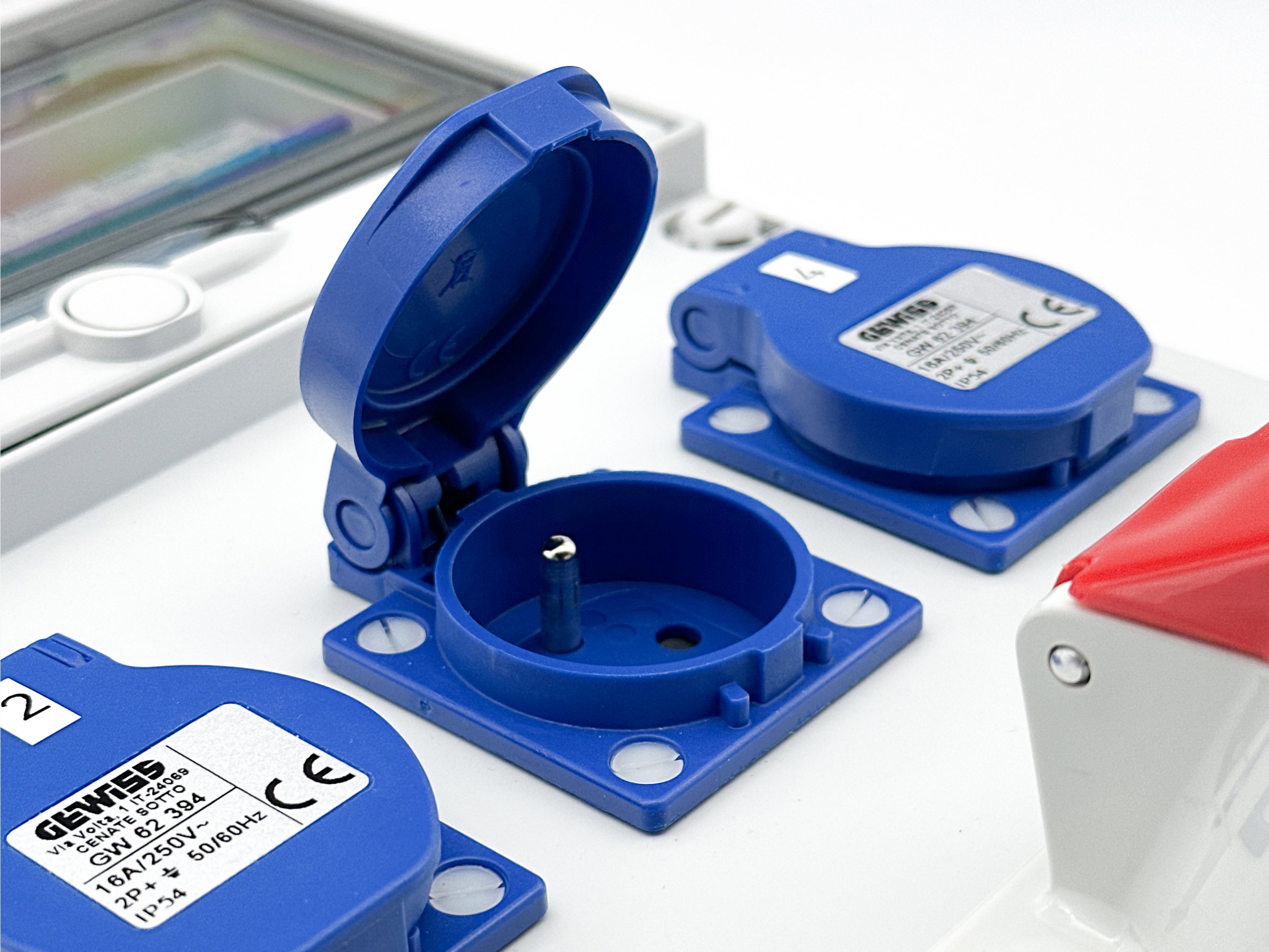 ELSYBOX P692F01030F Zásuvková skříň 1x CEE 32 A, 3× 230V, jištěná, s chráničem
